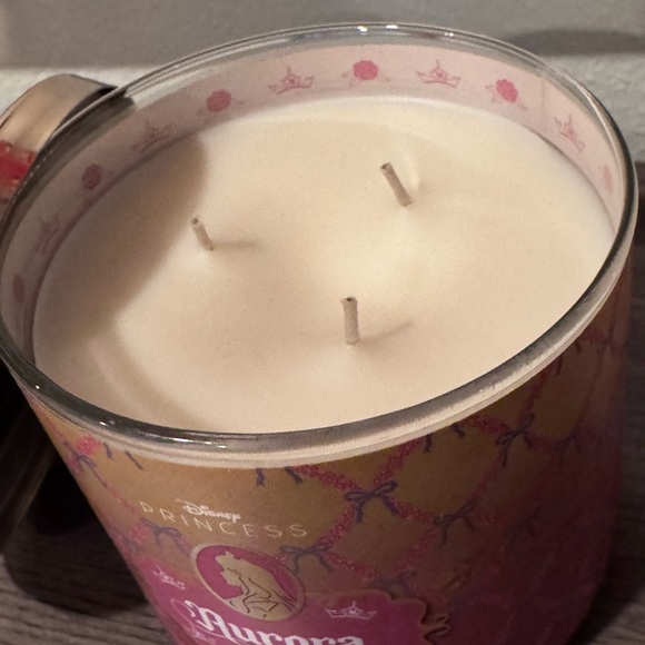 Princess Aurora Candle Bath and Body Works - Picture 2 of 3